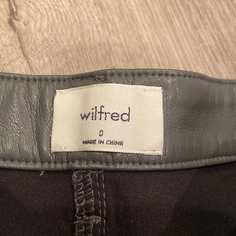 Aritzia Babaton Grey Melina Faux Leather Pants - Picture 4 of 6